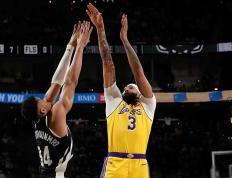 世俱杯改制-雄鹿主场力克湖人继续胜利