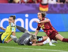 世俱杯2025-瑞典女足轻松晋级下一轮比赛