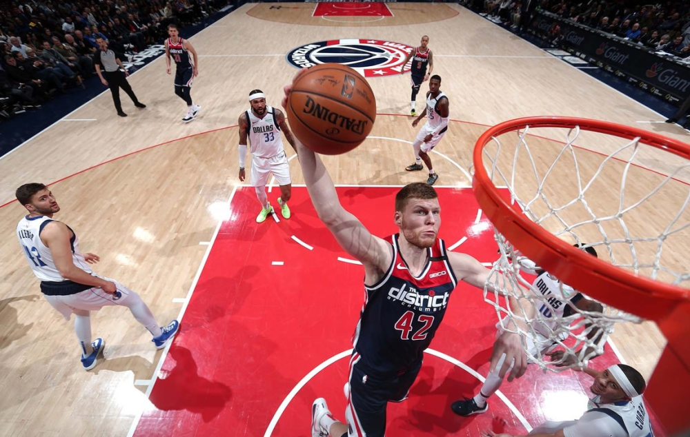 世俱杯-奇才大胜独行侠，比尔高效砍下27分的简单介绍