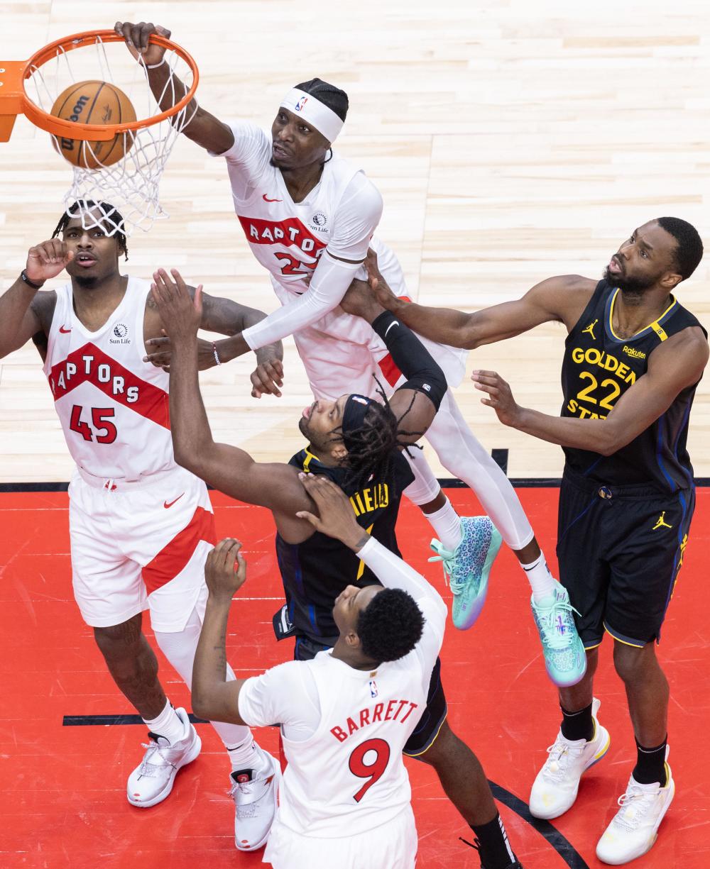 世俱杯决赛-勇士客场击败猛龙，保持不败的简单介绍