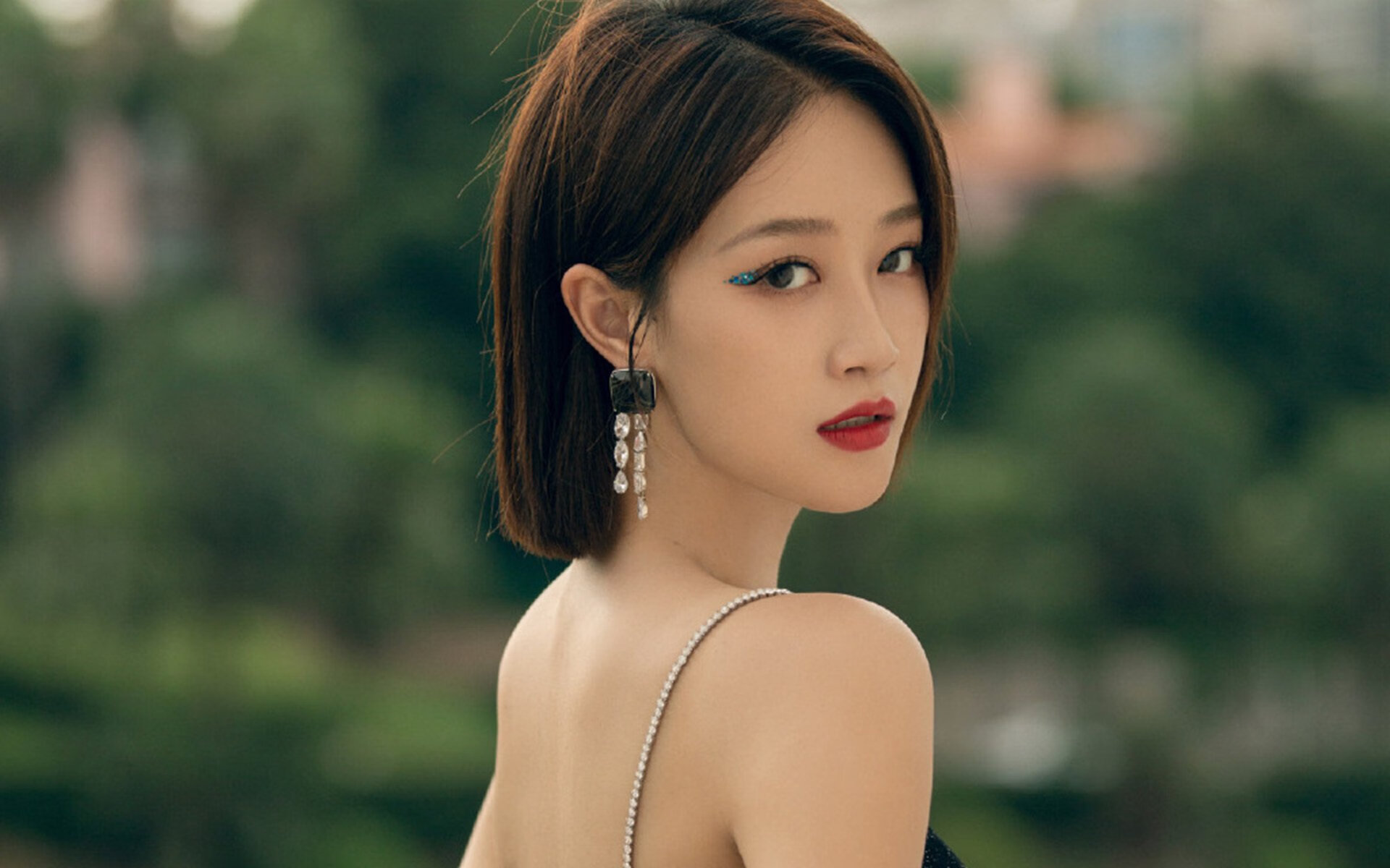 世俱杯改制-年度焦点之战，北京队轻取雄鹿，诠释团队篮球的巅峰对决